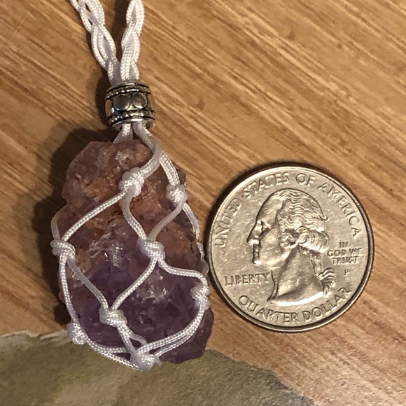 Raw amethyst necklace handmade macrame pouch crystal purple stone small white - Picture 4 of 6